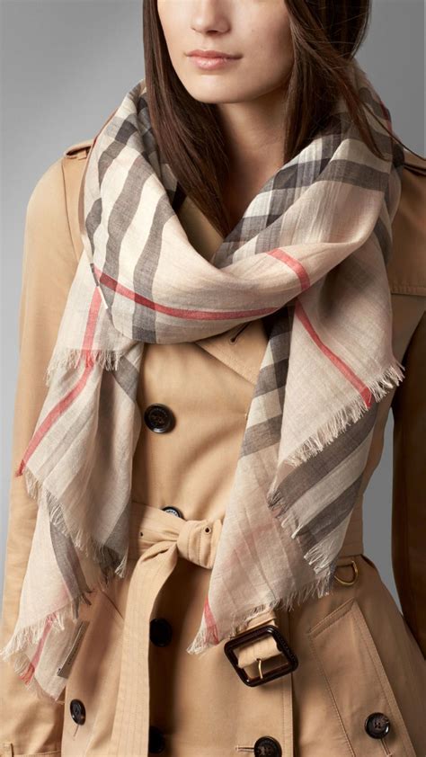 Sciarpe, foulard e stole da donna Burberry in lana 